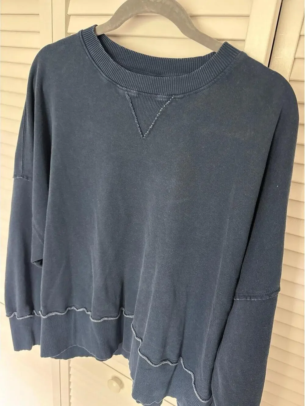 AE Big Hug Crew Neck Sweatshirt size Md Indigo